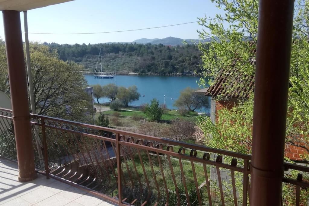 Ferienhaus Am Wasser - Kuca Rio - Iberische Finca In Dalmatien Bilice Exterior photo
